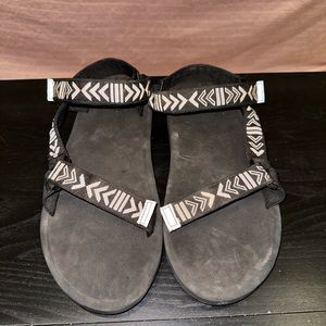 Men’s sandals (hiking, beach, etc)